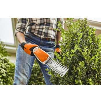 STIHL HSA 26 SET | Rifinitore a batteria per siepi e bordure con lame intercambiabili
