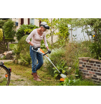 Decespugliatore STIHL FSA 45 – Leggero e pratico per rifiniture in giardino